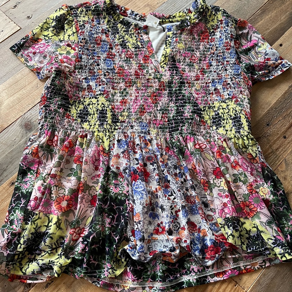 Anthropology Grace Smocked Top. Color Red Motif in size Medium.